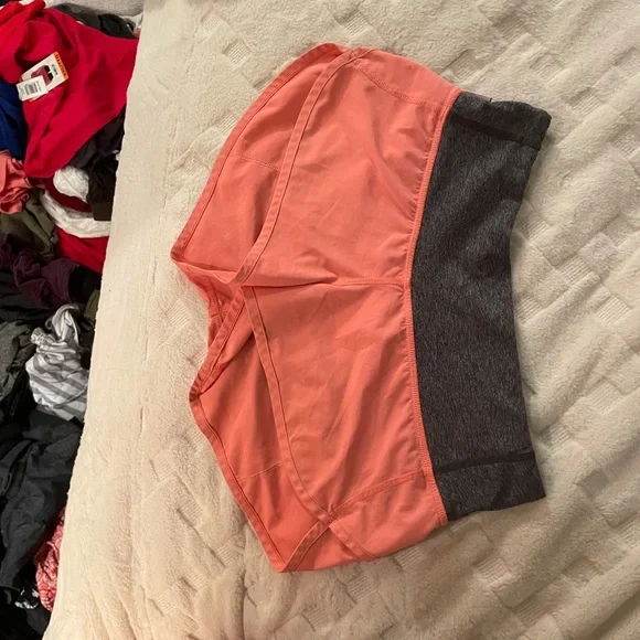 LuluLemon Speed Shorts Size 4 - Picture 2 of 8